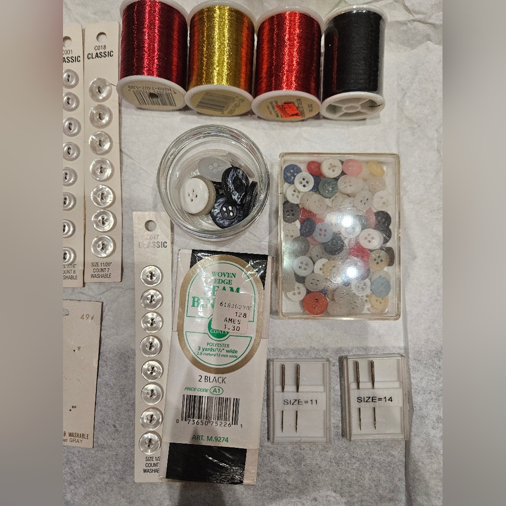 Assorted Vintage Sewing Buttons and Threads - Picture 3 of 3